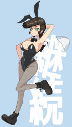 Rule 34 | 1girl, absurdres, animal ears, ankle boots, arm behind head, armpits, black bow, black bowtie, black footwear, black leotard, blue background, blue hat, boots, bow, bowtie, breasts, brown hair, closed mouth, collar, commentary, detached collar, fake animal ears, fake tail, full body, girls und panzer, green eyes, grey pantyhose, hand on own hip, hat, highres, large breasts, leg up, leotard, long hair, looking at viewer, pantyhose, playboy bunny, pompadour, rabbit ears, rabbit tail, shibainutank, smile, solo, standing, standing on one leg, strapless, strapless leotard, tail, text background, translated, tulip hat, white collar, wing collar, yuri (girls und panzer)