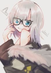 Rule 34 | 1girl, ars almal, bare shoulders, black jacket, black tank top, blue eyes, blurry, blurry foreground, blush, character name, depth of field, fur-trimmed jacket, fur trim, grey background, grin, hair between eyes, jacket, looking at viewer, looking to the side, moti yousei, nijisanji, off shoulder, open clothes, open jacket, simple background, smile, solo, tank top, upper body, v-shaped eyebrows, virtual youtuber