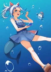 Rule 34 | 1girl, absurdres, air bubble, animal ears, bloop (gawr gura), blue hair, blue nails, blue skirt, bubble, cake, cat ears, extra ears, fins, fish tail, food, gawr gura, gawr gura (casual), highres, hololive, hololive english, multicolored hair, nail polish, open mouth, plate, shark tail, sharp teeth, skirt, smile, solo, streaked hair, tail, teeth, toenail polish, toenails, two-tone hair, two side up, underwater, virtual youtuber, white hair, yuu201023