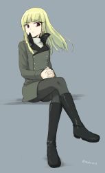 Rule 34 | 1girl, :x, bags under eyes, black footwear, black pantyhose, blonde hair, blue background, blunt bangs, boots, coat, crossed legs, eyebrows, green coat, grete m. gollob, highres, long hair, long sleeves, looking at viewer, makaze (t-junction), military, military uniform, own hands clasped, own hands together, pantyhose, popped collar, raised eyebrows, red eyes, signature, simple background, sitting, solo, strike witches, turtleneck, uniform, wind, world witches series