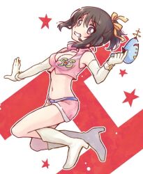 Rule 34 | 1girl, boots, breasts, brown eyes, brown hair, cleavage, crop top, elbow gloves, full body, gloves, grin, hair ribbon, hairband, holding, medium breasts, navel, pink shorts, ponytail, ribbon, shorts, simple background, smile, solo, star (symbol), suzumiya haruhi, suzumiya haruhi no yuuutsu, taiki (6240taiki), teeth, thigh boots, white background, white footwear, white gloves, yellow hairband