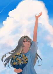 1girl absurdres alternate_costume arm_up black_eyes black_hairband blue_pupils blue_shirt blue_sky bouquet cloud day firefly_(honkai:_star_rail) flower hairband hand_up highres holding holding_bouquet honkai:_star_rail honkai_(series) long_hair looking_up open_mouth pink_eyes shirt sky solo upper_body zerosama_(sailuojiang)