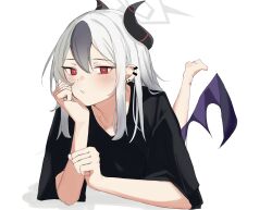 Rule 34 | 1girl, barefoot, black hair, black horns, black shirt, blue archive, blush, collarbone, demon horns, demon wings, grey halo, hair between eyes, halo, highres, horns, kayoko (blue archive), long hair, looking at viewer, multicolored hair, parted lips, purple wings, red eyes, shirt, short sleeves, showtime775, simple background, single wing, soles, solo, white background, white hair, wings