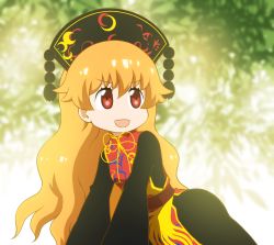Rule 34 | &gt;:d, 10s, 1girl, :d, black dress, blurry, chibi, chinese clothes, crescent, depth of field, dress, hat, junko (touhou), kemono friends, long hair, long sleeves, open mouth, orange hair, parody, red eyes, sash, shirosato, smile, solo, style parody, tabard, touhou, v-shaped eyebrows, wavy hair, wide sleeves