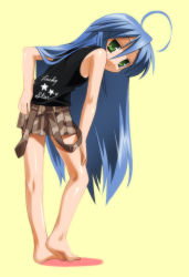 Rule 34 | 00s, 1girl, :&lt;, ahoge, bad id, bad pixiv id, bare shoulders, barefoot, blue hair, camouflage, casual, feet, full body, green eyes, hand on own hip, hand on own thigh, hand on thigh, hip focus, izumi konata, long hair, looking back, lucky star, mole, mole under eye, simple background, skirt, sleeveless, solo, standing, suspenders, umekichi, very long hair