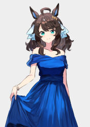 Rule 34 | 1girl, absurdres, ahoge, animal ears, bare shoulders, blue dress, blue eyes, blue ribbon, bracelet, breasts, brown hair, clothes lift, daring tact (umamusume), dress, dress lift, e nnihql, green eyes, grey background, hair ornament, hair ribbon, highres, horse ears, horse girl, jewelry, lifted by self, looking at viewer, medium breasts, off-shoulder dress, off shoulder, ribbon, simple background, smile, solo, umamusume, wavy hair