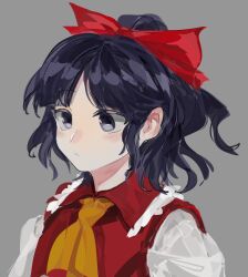 Rule 34 | 1girl, bow, chamaruk, commentary request, expressionless, grey background, hair bow, hakurei reimu, highres, medium hair, red bow, simple background, solo, touhou, upper body