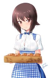 Rule 34 | 1girl, apron, blue apron, blue skirt, blush, bread, breasts, brown eyes, brown hair, bursting breasts, closed mouth, commentary, dated, dress shirt, employee uniform, food, girls und panzer, high collar, highres, holding, holding tray, kobeya, kuzuryuu kennosuke, large breasts, light blush, looking at viewer, medium breasts, medium skirt, nishizumi maho, one-hour drawing challenge, plaid, plaid apron, shirt, short hair, short sleeves, simple background, skirt, smile, solo, standing, tray, twitter username, uniform, white background, white shirt