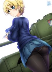 Rule 34 | 10s, 1girl, ass, black pantyhose, blonde hair, blue eyes, blue skirt, blue sweater, blush, braid, breasts, churchill (tank), commentary request, cup, darjeeling (girls und panzer), from behind, girls und panzer, kamogawa tanuki, looking at viewer, looking back, medium breasts, military, military vehicle, motor vehicle, open mouth, pantyhose, pleated skirt, saucer, school uniform, shiny skin, short hair, simple background, skirt, solo, st. gloriana&#039;s school uniform, standing, sweater, tank, teacup, thighs, white background