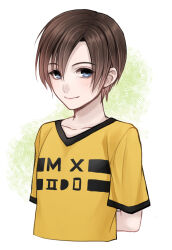 Rule 34 | 1boy, aged down, arms behind back, blue eyes, brown hair, child, commentary, cropped torso, final fantasy, final fantasy viii, green background, hiryuu (kana h), looking to the side, male focus, roman numeral, shirt, short hair, smile, solo, squall leonhart, t-shirt, upper body, white background, yellow shirt