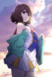 Rule 34 | 1girl, breasts, brown eyes, brown hair, closed mouth, cloud, cloudy sky, cowboy shot, dated, green jacket, hibike! euphonium, highres, jacket, marching band, multicolored clothes, multicolored shirt, nii manabu, oumae kumiko, removing jacket, short hair, signature, sky, small breasts, smile, solo, sunset, two-tone skirt, uniform