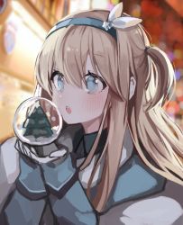 Rule 34 | 1girl, absurdres, blonde hair, blue eyes, blurry, blurry background, blush, chinese commentary, fur trim, girls&#039; frontline, gloves, hair between eyes, hair ornament, hairband, highres, long hair, looking at viewer, seorang, snowball, solo, suomi (girls&#039; frontline), upper body, white gloves
