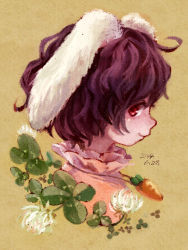 Rule 34 | 1girl, animal ears, black hair, carrot, carrot necklace, chabi (amedama), clover, clover (flower), dated, flower, four-leaf clover, from side, inaba tewi, jewelry, necklace, pendant, portrait, profile, rabbit ears, red eyes, sepia background, short hair, smile, solo, touhou