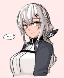 Rule 34 | ..., 1girl, 2poet, breasts, commentary request, girls&#039; frontline, hair between eyes, hair ornament, hairclip, korean commentary, large breasts, long hair, looking at viewer, m590 (girls&#039; frontline), pink background, ponytail, smile, solo, spoken ellipsis, upper body, white hair, yellow eyes