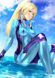 Rule 34 | 1girl, beach, blonde hair, blue eyes, blue sky, bodysuit, breasts, cleavage, day, covered erect nipples, highres, legs together, looking at viewer, medium breasts, metroid, nintendo, partially submerged, ponytail, samus aran, sitting, skin tight, sky, smile, solo, uenoryoma, water, zero suit