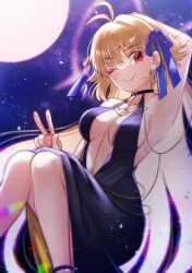 1girl absurdres antenna_hair archetype_earth arcueid_brunestud arm_behind_head armpits bare_legs bb_dubai_(fate) bb_dubai_(fate)_(cosplay) black_dress blonde_hair breasts center_opening closed_mouth cocktail_dress cosplay dress earrings fate/grand_order fate_(series) flower_earrings full_moon highres jewelry long_hair looking_at_viewer medium_breasts moon navel night night_sky one_eye_closed red_eyes shimotsukishin sideboob sky smile solo tsukihime v