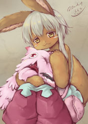 Rule 34 | 2020, 2others, :3, ambiguous gender, animal ears, blob, blush, brown hair, commentary request, creature, dark skin, dated, furry, horizontal pupils, long hair, looking at viewer, made in abyss, mitty (made in abyss), multiple others, nanachi (made in abyss), open mouth, red eyes, shishi tooga, short hair, sitting, smile, tail, whiskers, white hair, yellow eyes