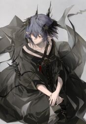 1boy arknights black_robe blue_hair commentary_request ddinut expressionless full_body grey_background head_wings highres horns korean_commentary logos_(arknights) long_sleeves looking_to_the_side male_focus pointy_ears red_eyes robe seiza short_hair short_sleeves simple_background sitting solo tail wings