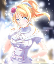 Rule 34 | 1girl, ayase eli, blonde hair, blue eyes, blurry, blurry background, bow, capelet, floating hair, flower, fur-trimmed capelet, fur-trimmed gloves, fur trim, gloves, hair between eyes, hair bow, hair flower, hair ornament, index finger raised, long hair, looking at viewer, love live!, love live! school idol festival, love live! school idol project, outdoors, red flower, short sleeves, snow halation, snowing, solo, upper body, urutsu sahari, white bow, white capelet, white gloves