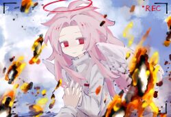 Rule 34 | 1boy, angel wings, blue sky, burning, chinese commentary, closed mouth, commentary request, day, hatsutori hajime, highres, holding hands, jiekuijiangshadaonijiamenkou, long hair, male focus, parted bangs, pink hair, recording, red eyes, saibou shinkyoku, sky, smile, solo focus, white sleeves, white wings, wings