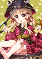 Rule 34 | 1girl, :d, barefoot, black hat, blonde hair, bowl, bowl hat, cosplay, dotted background, frilled kimono, frills, green background, hat, highres, holding, holding mallet, holding sword, holding weapon, japanese clothes, kimono, long sleeves, looking at viewer, mallet, medium hair, miracle mallet, moriya suwako, needle sword, open mouth, red kimono, ruu (tksymkw), sash, sidelocks, sitting, smile, solo, sukuna shinmyoumaru, sukuna shinmyoumaru (cosplay), sword, touhou, weapon, wide sleeves, yellow eyes