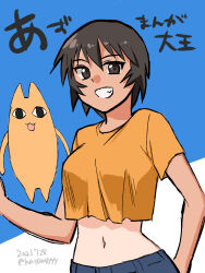Rule 34 | 1girl, :d, arm behind back, artist name, azumanga daiou, blue background, blue pants, breasts, brown eyes, brown hair, casual, commentary, copyright name, crop top, crop top overhang, dated, denim, grin, hair between eyes, hatanoyyy, highres, jeans, kagura (azumanga daioh), large breasts, looking at viewer, midriff, mihama chiyo&#039;s father, navel, open mouth, outstretched arm, pants, shirt, short hair, signature, sketch, smile, solo, standing, t-shirt, tan, tomboy, twitter username, two-tone background, upper body, white background, yellow shirt