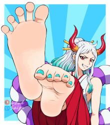 Rule 34 | 1girl, animated, animated gif, barefoot, blue hair, feet, female focus, foot focus, grin, horns, lewdsaiga, long hair, looking at viewer, multicolored hair, one piece, red eyes, silver hair, smile, soles, solo, toes, yamato (one piece)
