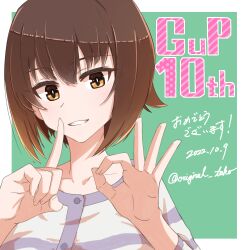Rule 34 | 1girl, absurdres, anniversary, brown eyes, brown hair, casual, commentary, congratulations, dated, girls und panzer, green background, grey shirt, grin, highres, index finger raised, looking at viewer, nishizumi maho, ok sign, oritako, outside border, portrait, shirt, short hair, smile, solo, striped clothes, striped shirt, translated, twitter username