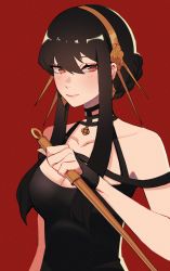 Rule 34 | 1girl, black gloves, black hair, breasts, brown hairband, cleavage, collarbone, fingerless gloves, gloves, hair behind ear, hairband, highres, holding, holding knife, hyoon (sockgyu), knife, looking to the side, medium breasts, red background, red eyes, sidelocks, smile, solo, spy x family, upper body, yor briar