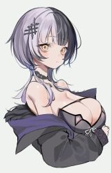 Rule 34 | 1girl, bare shoulders, black hair, breasts, cleavage, coat, expressionless, fur trim, grey background, grey hair, hair ornament, highres, holoadvent, hololive, hololive english, large breasts, medium hair, multicolored hair, off shoulder, oimo 0imo, shiori novella, shiori novella (1st costume), simple background, solo, two-tone hair, upper body, virtual youtuber