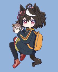 Rule 34 | 1girl, ahoge, animal ears, backpack, bag, black hair, black jacket, black thighhighs, blue background, blush, brown footwear, brown shorts, closed mouth, commentary, from side, full body, hair between eyes, highres, holding, horse ears, horse girl, horse tail, jacket, kitasan black (umamusume), looking at viewer, looking to the side, multicolored hair, nozo (hitomiz), open clothes, open jacket, ponytail, red eyes, satono diamond (umamusume), shoe soles, shoes, short shorts, shorts, simple background, solo, streaked hair, tail, thighhighs, umamusume, white hair