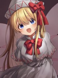 Rule 34 | 1girl, :d, arms behind back, blonde hair, blue eyes, blush, bow, bowtie, breasts, capelet, commentary request, dress, fairy wings, grey background, hair between eyes, hat, hat bow, highres, lily white, long hair, looking at viewer, medium breasts, open mouth, red bow, red bowtie, simple background, smile, solo, touhou, upper body, very long hair, waramori fuzuka, white capelet, white dress, white hat, wings