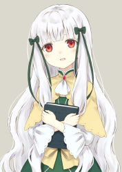 Rule 34 | 104 (luins104), 1girl, ascot, blunt bangs, book, bow, brooch, commentary request, dress, female focus, green bow, green dress, grey background, hair bow, high collar, highres, holding, holding book, jewelry, light blush, long sleeves, looking at viewer, open mouth, otome game no hametsu flag shika nai akuyaku reijou ni tensei shite shimatta, partial commentary, red eyes, shawl, silver hair, simple background, smile, solo, sophia ascart, standing, upper body, white ascot, wide sleeves, yellow shawl