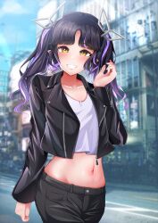 Rule 34 | 1girl, absurdres, alternate costume, black hair, black jacket, black pants, blue sky, blurry, blurry background, blush, building, city, cloud, commentary request, cowboy shot, crop top, cropped jacket, day, demon girl, demon horns, grey horns, grey shirt, grin, hand up, highres, horns, jacket, kojo anna, long hair, looking at viewer, medium bangs, midriff, multicolored hair, nanashi inc., navel, open clothes, open jacket, outdoors, pants, parted lips, pointy ears, purple hair, robou no stone, shirt, sky, smile, solo, twintails, two-tone hair, virtual youtuber, wavy hair, yellow eyes, zipper