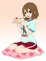 Rule 34 | 1girl, :o, bare legs, barefoot, blue shirt, brown eyes, brown hair, cake, clothes writing, eating, feet, food, food on face, fork, fruit, gradient background, hair between eyes, hair ornament, hairclip, highres, hirasawa yui, holding, holding fork, holding plate, k-on!, official style, plate, red shorts, shirt, short hair, short sleeves, shorts, sitting, solo, soranaka ame, star (symbol), strawberry, t-shirt, teeth, wallaby (animal), wariza