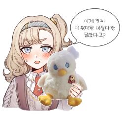 Rule 34 | 1girl, :o, asymmetrical bangs, blonde hair, blue eyes, blue hairband, blush, collared shirt, cropped torso, grey sweater, hairband, hand up, holding, holding stuffed toy, ioi 33333, korean text, matilda bouanich, medium hair, necktie, one side up, open mouth, photo inset, red necktie, reverse:1999, shirt, short eyebrows, solo, speech bubble, stuffed animal, stuffed duck, stuffed toy, sweat, sweater, upper body, white background, white shirt