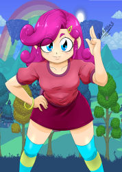 Rule 34 | 1girl, aqua thighhighs, blue eyes, bracelet, collarbone, eyes visible through hair, hair ornament, hairclip, hand on own hip, highres, jewelry, leaning forward, legs apart, looking at viewer, multicolored clothes, multicolored legwear, party girl (terraria), pink hair, pink shirt, pink skirt, salute, shirt, short sleeves, skirt, smile, solo, terraria, thighhighs, two-finger salute, zeradias