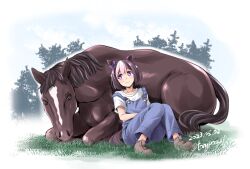 Rule 34 | 1girl, animal ears, blue overalls, bow, braid, brown footwear, brown hair, casual, collarbone, commentary request, creature and personification, dated, ear bow, french braid, head tilt, horse, horse ears, horse girl, horse tail, multicolored hair, official alternate costume, on grass, outdoors, overalls, purple bow, purple eyes, shirt, shoes, short sleeves, sitting, special week (racehorse), special week (umamusume), tail, tonpuu, tree, twitter username, two-tone hair, umamusume, white hair, white shirt