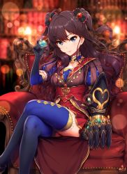 Rule 34 | 1girl, ahoge, blue eyes, blue gloves, blue thighhighs, bottle, bow, brown dress, brown hair, cosplay, crossed legs, detached collar, dress, elbow gloves, eyelashes, fate/grand order, fate (series), gauntlets, gloves, hair bow, highres, ichinose shiki, idolmaster, idolmaster cinderella girls, indoors, infinote, jewelry, lens flare, leonardo da vinci (fate), leonardo da vinci (fate) (cosplay), long hair, looking at viewer, perfume bottle, puffy short sleeves, puffy sleeves, red skirt, short sleeves, sitting, skirt, smile, solo, thighhighs, thighs, twintails, two side up, wavy hair