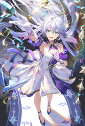 Rule 34 | 1girl, absurdres, al guang, arm up, bare shoulders, blue footwear, bracelet, breasts, cleavage, commentary request, confetti, detached sleeves, dress, floating hair, full body, green eyes, grey hair, hair between eyes, head wings, highres, honkai: star rail, honkai (series), jewelry, long hair, looking at viewer, musical note ornament, neckerchief, open mouth, pearl bracelet, purple dress, purple neckerchief, purple sleeves, robin (honkai: star rail), shoes, smile, solo, standing, strapless, strapless dress, very long hair, white dress, wings