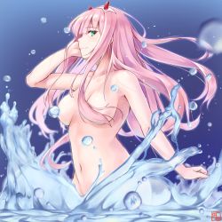 Rule 34 | 10s, 1girl, breasts, closed mouth, commentary request, darling in the franxx, enchuu, green eyes, hair censor, hair over breasts, highres, horns, long hair, medium breasts, navel, nude, partially submerged, pink hair, smile, solo, water, zero two (darling in the franxx)