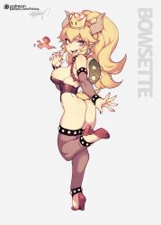Rule 34 | 1girl, ass, bare shoulders, blonde hair, bowsette, bracelet, breasts, collar, crown, fingernails, fishine, from behind, hair between eyes, hand up, high heels, highres, horns, jewelry, large breasts, leotard, lizard tail, looking at viewer, mario (series), nail polish, new super mario bros. u deluxe, nintendo, patreon username, pointy ears, ponytail, smile, spiked anklet, spiked bracelet, spiked collar, spikes, standing, standing on one leg, super crown, tail, tongue, tongue out, white background