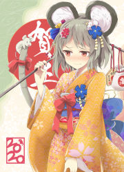 Rule 34 | 1girl, 2020, alternate costume, animal ears, bag, blue bow, blue flower, blush, bow, chinese zodiac, closed mouth, dowsing rod, floral print, flower, grey hair, hair ornament, highres, japanese clothes, kimono, long sleeves, looking to the side, mouse (animal), mouse ears, mouse tail, nazrin, red bow, red eyes, short hair, suichuu hanabi, tail, touhou, upper body, wide sleeves, year of the rat, yellow kimono