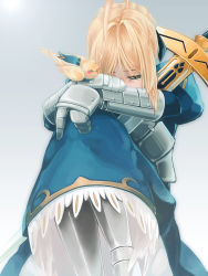 Rule 34 | 1girl, ahoge, armor, artoria pendragon (all), artoria pendragon (fate), bird, blonde hair, excalibur (fate/stay night), fate/zero, fate (series), gauntlets, greaves, green eyes, highres, parrot, saber (fate), short hair, sogno, solo, sword, weapon