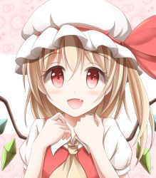 1girl ascot blonde_hair blush fang female_focus flandre_scarlet happy hat kuroganeruto looking_at_viewer mob_cap open_mouth red_eyes short_hair smile solo touhou wings