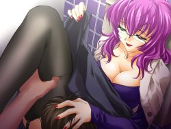Rule 34 | 1boy, 1girl, breasts, brown eyes, carnelian, cleavage, clothes lift, cunnilingus, glasses, hand on another&#039;s head, hetero, implied cunnilingus, lens no mukougawa, oral, purple hair, sasamoto misako, skirt, skirt lift, solo focus, spread legs, thighhighs
