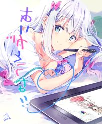 Rule 34 | 10s, 1girl, adrenaline!!!, aqua eyes, artist name, bow, brand name imitation, closed mouth, clothes writing, collarbone, dated, drawing tablet, eromanga sensei, grey hair, hair bow, izumi sagiri, long hair, looking at viewer, lying, mirrored text, pink bow, selfie, short sleeves, signature, smile, solo, tiv, drawing on fourth wall