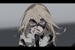 1girl bang_dream! bang_dream!_it&#039;s_mygo!!!!! black_mask blonde_hair chinese_commentary commentary_request earrings floating_hair grey_background hair_between_eyes highres holding holding_microphone holding_plectrum jewelry looking_at_viewer mask masquerade_mask medium_hair microphone misumi_uika music open_mouth plectrum purple_eyes qing_yan_xia singing solo upper_body