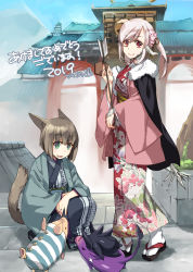 Rule 34 | 2019, 2girls, animal ears, architecture, au ra, brown hair, cat ears, cat tail, dragon horns, dragon tail, east asian architecture, fang, final fantasy, final fantasy xiv, flower, green eyes, hair flower, hair ornament, highres, hisato ar, horns, japanese clothes, kimono, looking at viewer, miqo&#039;te, monster hunter (series), multiple girls, new year, obi, open mouth, pink hair, red eyes, sandals, sash, scales, short hair, smile, squatting, standing, tail