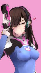 Rule 34 | 16nfeiyu, 1girl, absurdres, air bubble, animal print, arm up, bodysuit, breasts, brown eyes, brown hair, bubble, chewing gum, chinese commentary, commentary, d.va (overwatch), facepaint, facial mark, gloves, gun, handgun, headphones, heart, highres, holding, holding gun, holding weapon, long hair, looking at viewer, medium breasts, open mouth, overwatch, overwatch 1, pilot suit, pink background, pistol, rabbit print, simple background, skin tight, solo, swept bangs, trinkets, upper body, weapon, whisker markings, white gloves